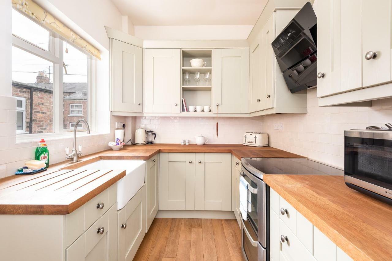 Apartmán Charming Base For 5 Near Bishy Rd Pass The Keys York Exteriér fotografie
