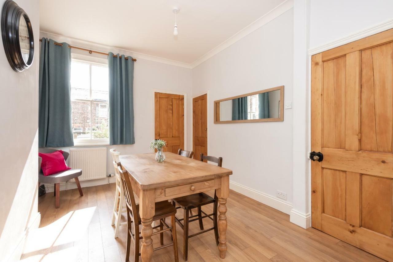 Apartmán Charming Base For 5 Near Bishy Rd Pass The Keys York Exteriér fotografie