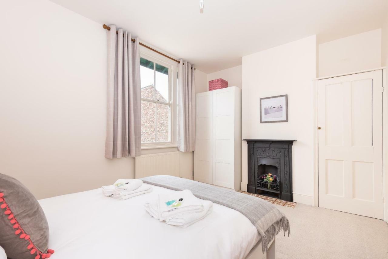 Apartmán Charming Base For 5 Near Bishy Rd Pass The Keys York Exteriér fotografie